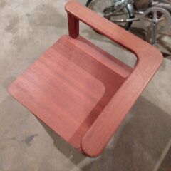 古材で制作した小さな椅子（ハンドメイド）