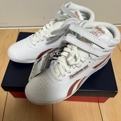 【新品】Reebok スニーカー 24cm