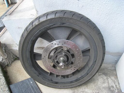 大阪市内より ヤマハ トリシティ125 フロントタイヤ ホイール