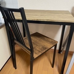テーブルと椅子のセット