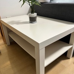 木製　テーブル　(90cm x 55cm x 45cm)