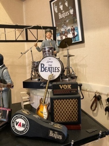 Apple社製The Beatlesフィギュアと舞台 ハミルトン ギフト社 (アメリカ