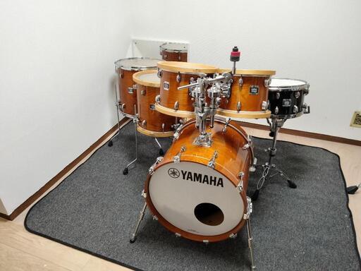 YAMAHA製のオークカスタムドラムセット