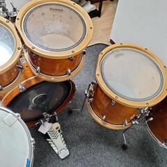 YAMAHA製のオークカスタムドラムセット