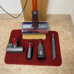 中古　ダイソン Cyclone V10 Fluffy アタッチメント他 付属 大33 【美品】Dyson cyclone V10 fluffy ダイソン 付属アタッチメント