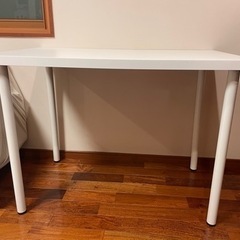 IKEA 白いテーブル