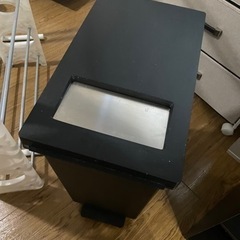 45L ゴミ箱　ペダル式