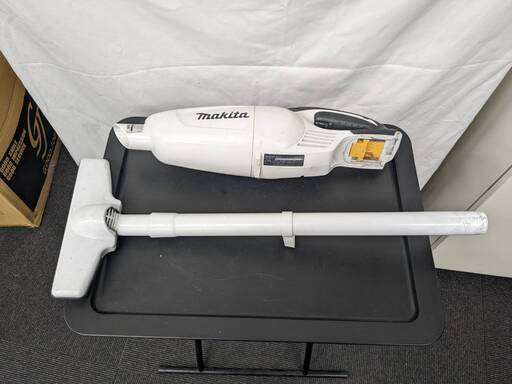 [ST1060] 中古 訳アリ Makita CL140FD 充電式クリーナー 掃除機 充電器付き　バッテリー欠品 現状販売 神田店舗