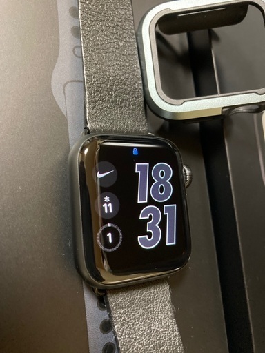 本日受け渡しApple Watch SE NIKE 第一世代　純正モダンバックル付 本日受け渡しApple Watch SE NIKE 第一世代 純正モダンバックル付