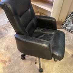 【無料】革座椅子です。一部故障あり、汚れあり。
