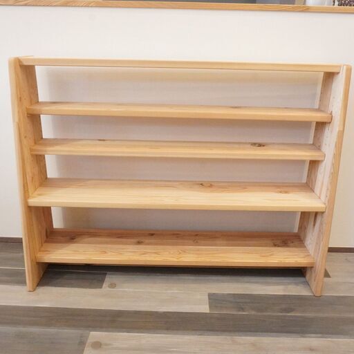 dinos(ディノス)取り扱いの国産杉を使用したブックシェルフです。国産