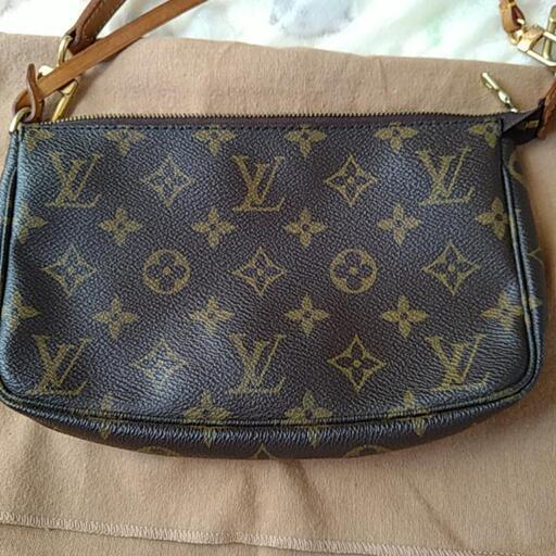 LOUISVUITTON　ルイヴィトン　ルイ・ヴィトン モノグラム\nポシェット・アクセソワール　　ロスロディオドライブで購入