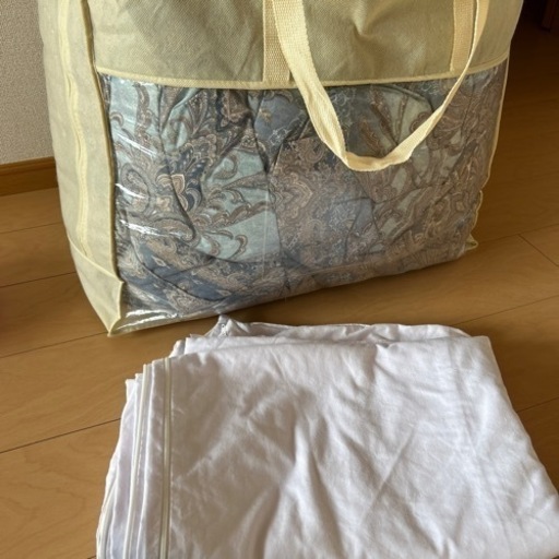 【10月末まで限定値下げ】シングル羽毛布団とカバー付き　美品