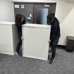 〇未経験OK☆事務所や店舗家具の搬入組立作業