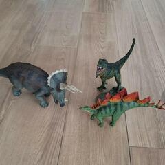 恐竜フィギア3体