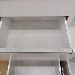 ★ジモティ割あり★  食器棚　３枚扉  H180×D45×W105 クリーニング済み TK1404 ☆ジモティ割あり☆ 食器棚 3枚扉 H180×D45×W105 クリーニング