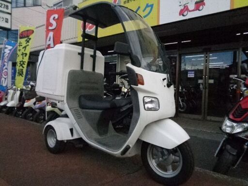 NO.4880　キャノピー ４サイクルエンジン　フューエルインジェクション車　三輪ビジネススクーター　屋根付き　ボックス付き　ホワイト　☆彡