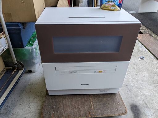 ☆中古￥19,000！Panasonic　食器洗い乾燥機　家電　2018年製　NP-TH1-T型　【BA073】
