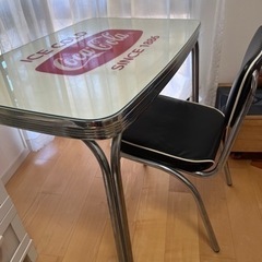 コカコーラテーブルと椅子のセット