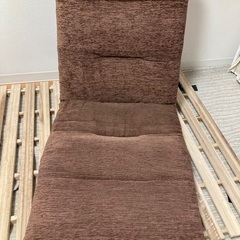 ブラウン色の座椅子