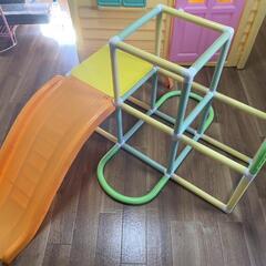 屋外プレイハウスとアンパンマン滑り台