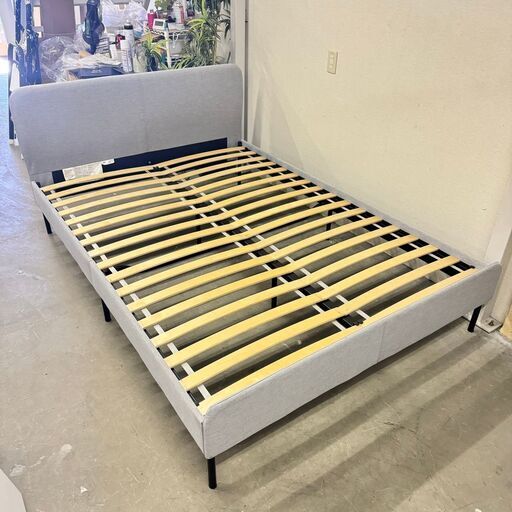 15595  IKEA ダブルベッドフレーム　SLATTUM   ◆大阪市内・東大阪市他 5,000円以上ご購入で無料配達いたします！◆ ※京都・高槻・枚方方面◆神戸・西宮・尼崎方面◆奈良方面、大阪南部方面　それぞれ条件付き無料配送あり！