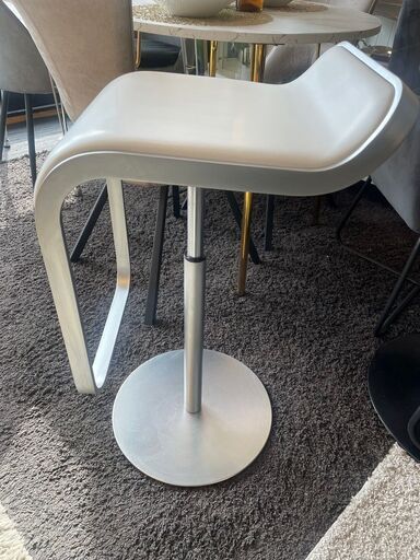 Herman Millerのシェルチェアのご紹介！有料配送あり【トレファク入間店家具紹介】 Herman Millerのシェルチェアのご紹介！有料配送あり【トレファク入間