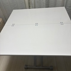 昇降式テーブル　正方形と長方形に変化可能