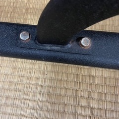 懸垂機とダンベル