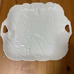 ナルミ　ボーンチャイナ　白いプレート皿
