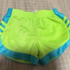 adidas ショートパンツ　3〜4才　数回着用