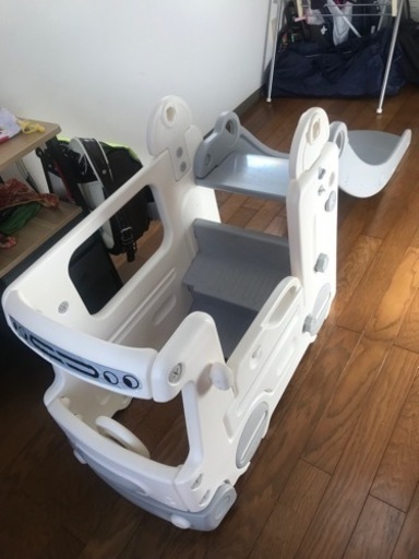 美品です！バス型滑り台