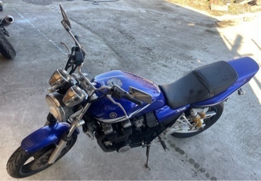 ヤマハXJR４０0R 平成18年7月登録　車検無し　走行1万キロ低走行 ヤマハXJR400R 平成18年7月登録 車検無し 走行1万キロ低走行