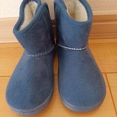 【新品・未使用】温かい紺ブーツ　14cm