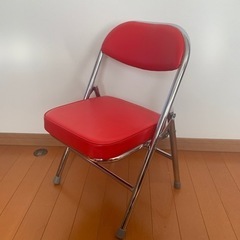 可愛い♪赤い小さなパイプ椅子（お値下げしました）