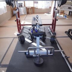 ベンチプレス用ベンチ及びバーベルシャフト他筋トレ用品各種【3万円・運搬できる車所有の方に限る・引き渡しは土日の正午まで】