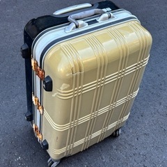【無料】スーツケース　Mサイズ
