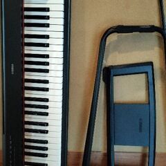 電子ピアノ？キーボード？