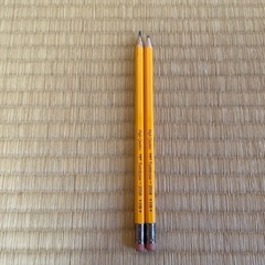 消しゴム付き鉛筆2本