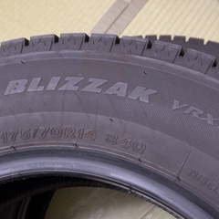 スタッドレスタイヤ4本(ブリザック VRX3 175/70R14)