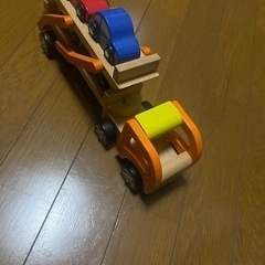 木製の車のおもちゃ
