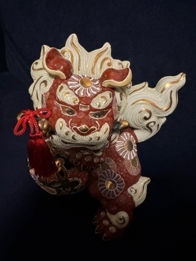 (受付中)美品　縁起良い　九谷焼　須栄義刀咥  玉乗り獅子 金彩 色絵 魔除け