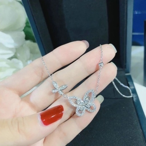 バレンタインセール　バタフライネックレス　キャバ嬢や港区女子に人気 バレンタインセール バタフライネックレス キャバ嬢や港区女子に人気