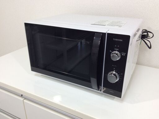 （2/4受渡済）JT8114【TOSHIBA/東芝 電子レンジ】極美品 2023年製 ER-WM17 家電 キッチン フラットテーブル 横開き