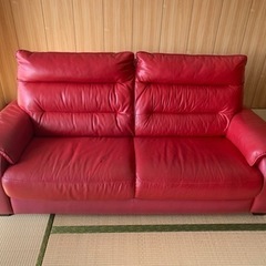 赤いソファー/カウチ