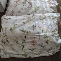 【中古】ニトリ枕2つ　カバー付き