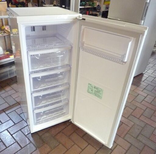 2022年製 三菱冷凍庫 MF-U12G-W