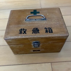 本当に昭和レトロな救急箱（木製）