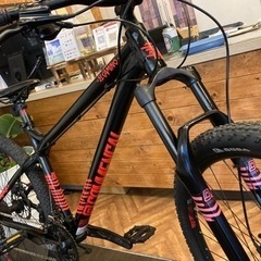 【レア！COMMENCAL EL CAMINO前後タイヤ新品！】アルミフレーム　油圧ディスクブレーキ　3×9速　27.5インチMTB マットブラック×レッド