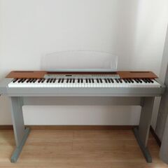 YAMAHA　電子ピアノ　P120